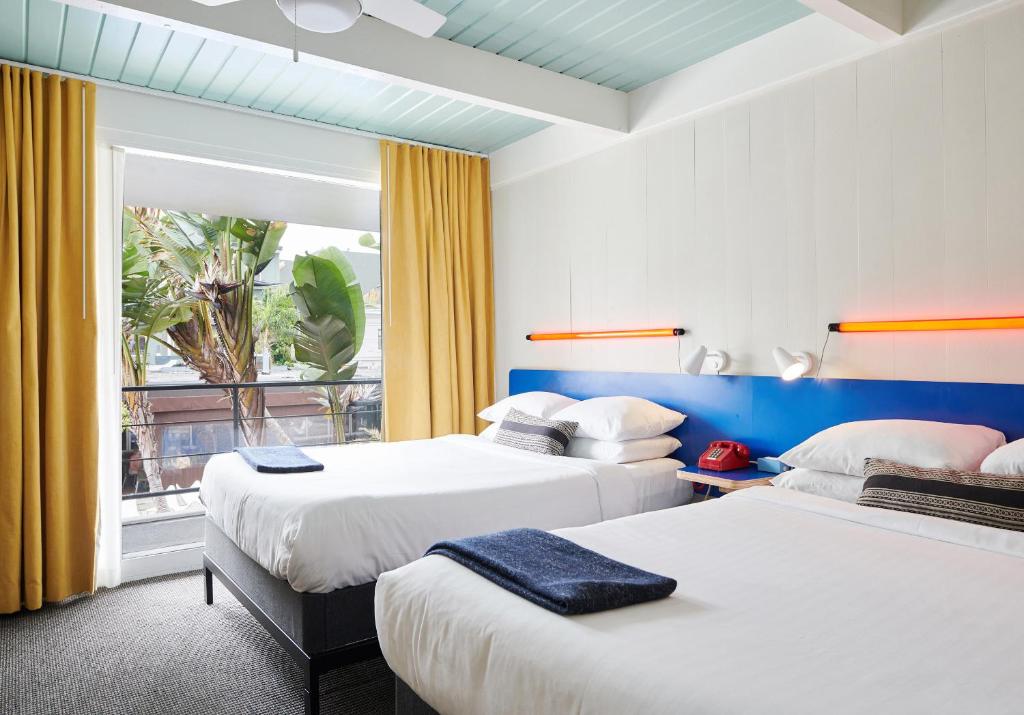 Phoenix Hotel Image