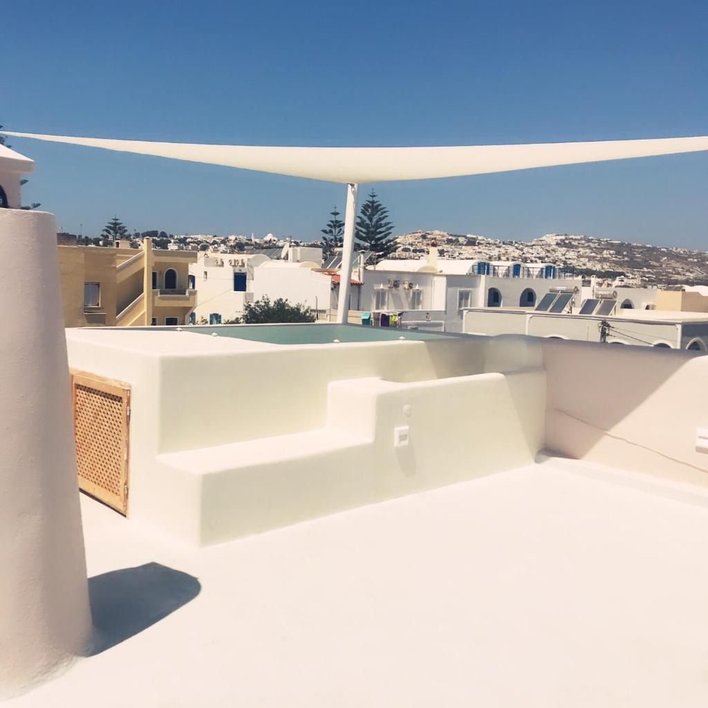 Santorini’s Diamond Houses 8