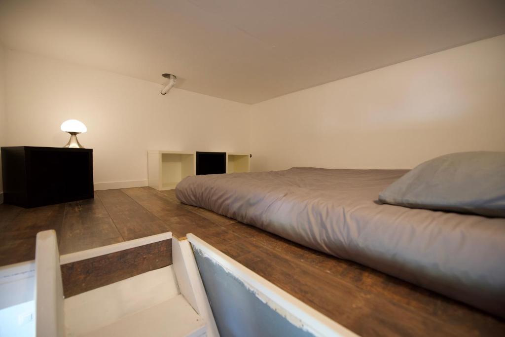 ECO STUDIOS mezzanine wifi stationnement rue gratuit terrasse dans jardin 5