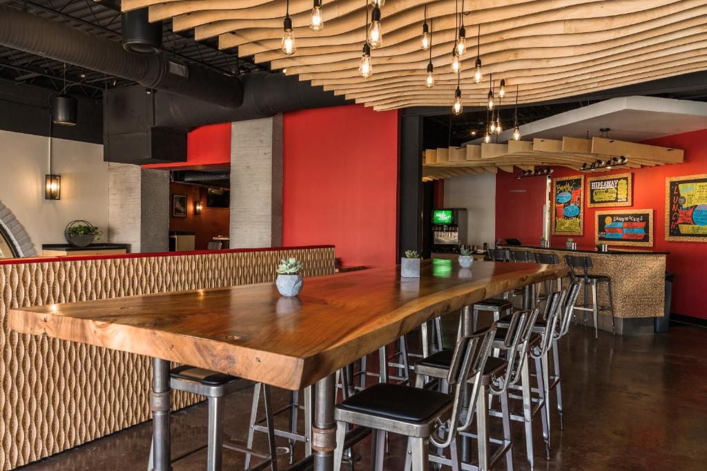 Ramada by Wyndham Austin South Image
