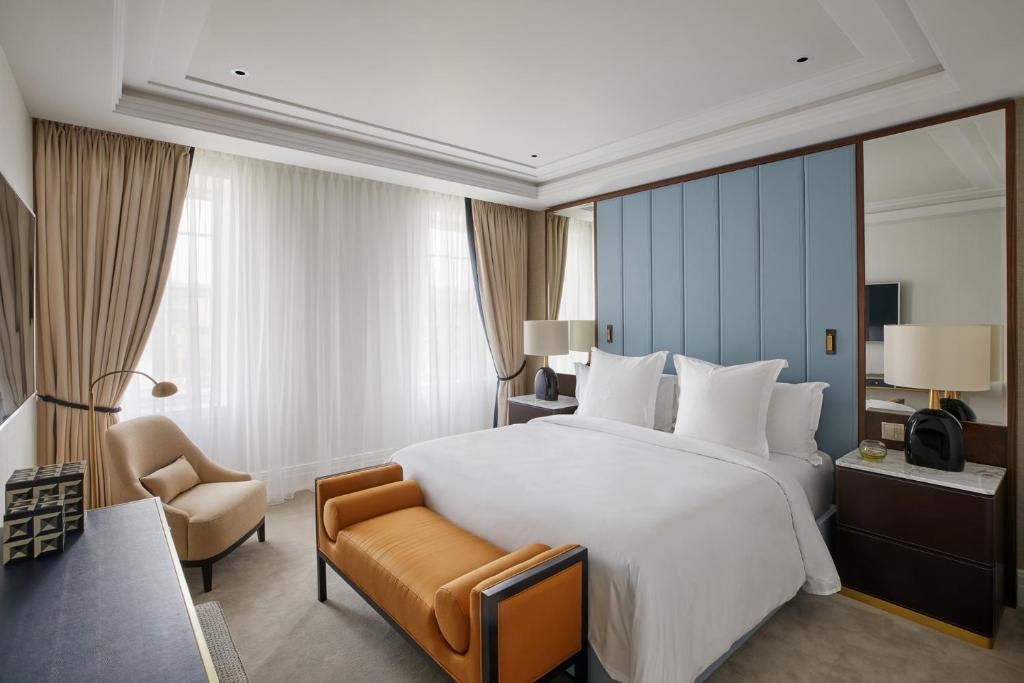 Four Seasons Hotel London at Tower Bridge Image