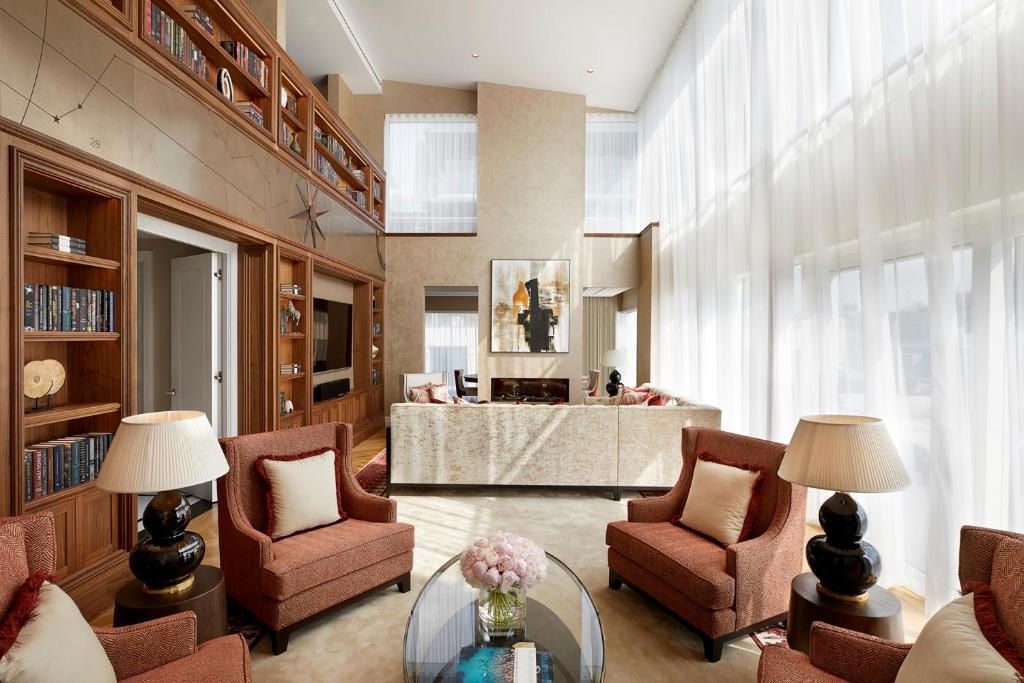Four Seasons Hotel London at Tower Bridge Image