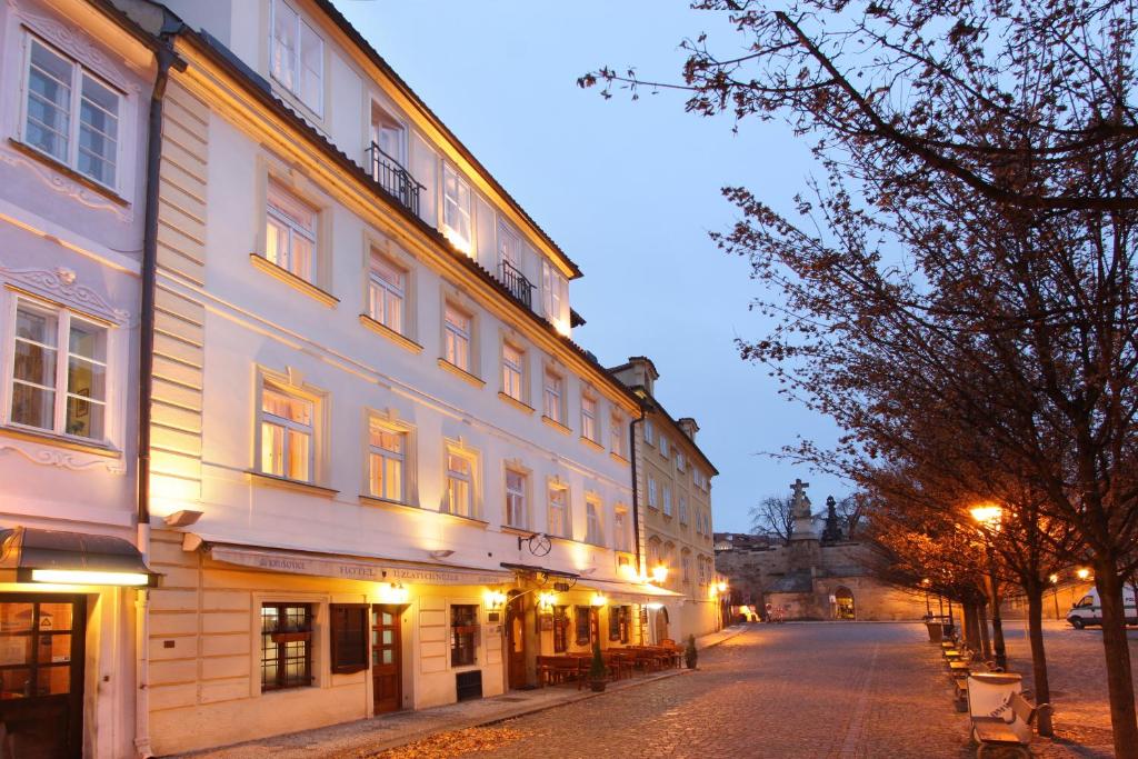 Hotel At the Golden Scissors Image