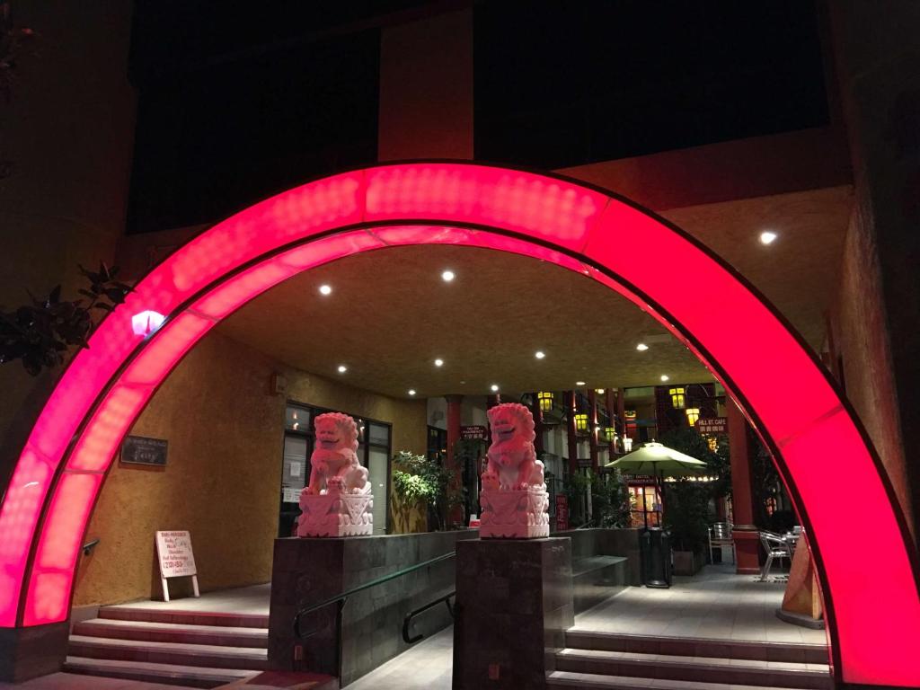 Best Western Plus Dragon Gate Inn Image