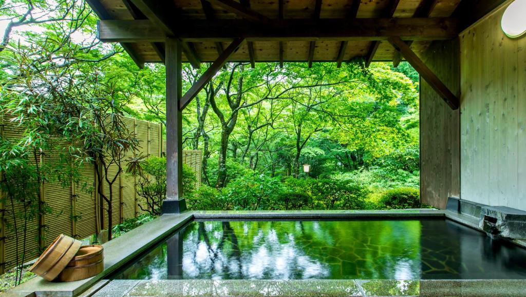 - une piscine dans une maison avec jardin dans l'établissement Gora Kansuiro, à Hakone 37 autres photos