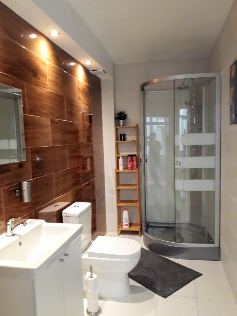 2 bedroom's flat on the beach, City center, 1 line 8