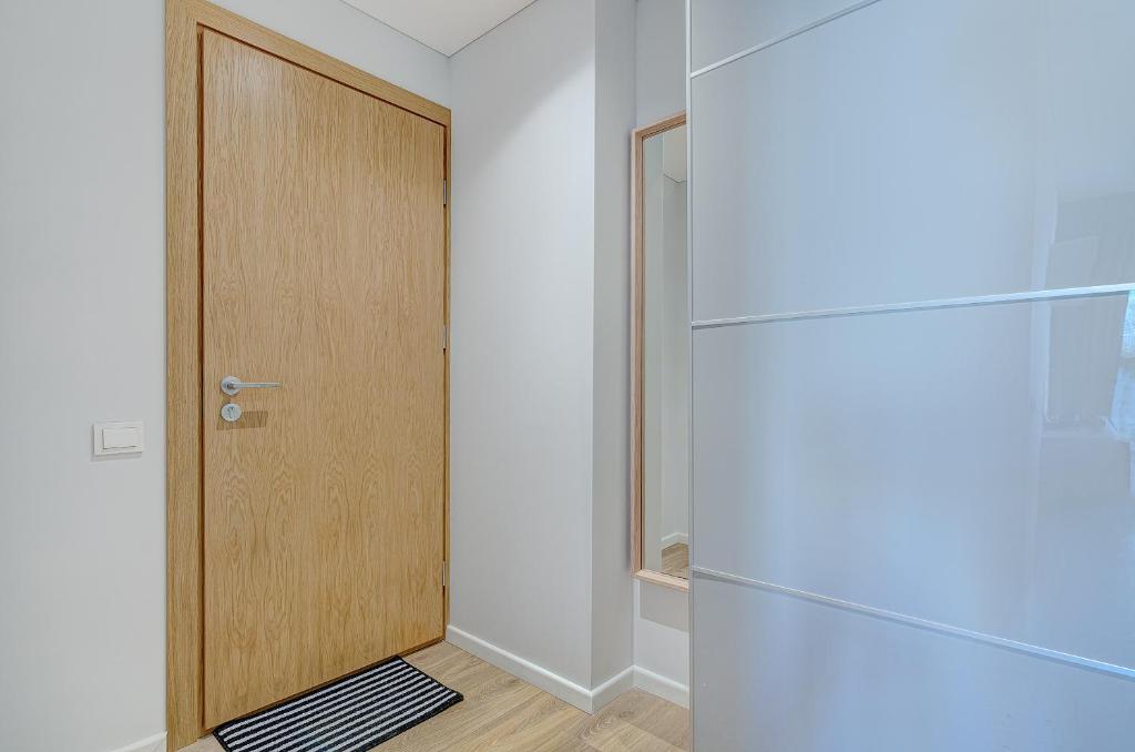 City Studio 1B in a great location 2