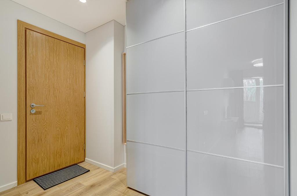 City Studio 1B in a great location 8