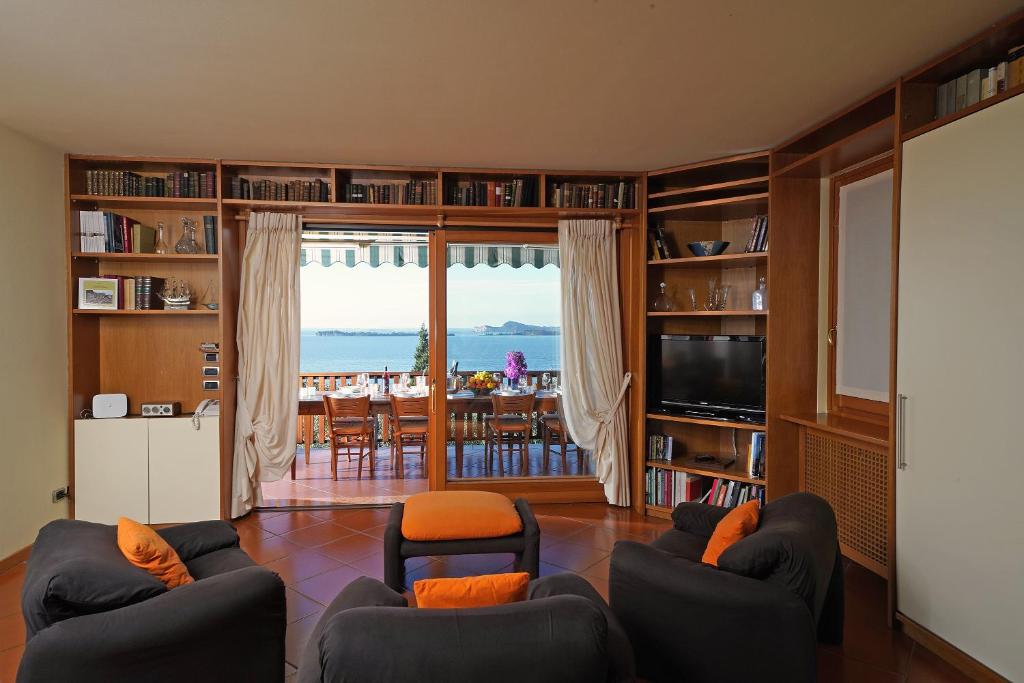 Photo de la galerie de l'établissement Villa Loredana, à Gardone Riviera