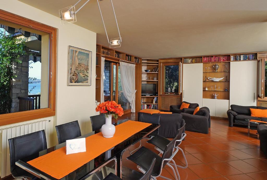 Photo de la galerie de l'établissement Villa Loredana, à Gardone Riviera