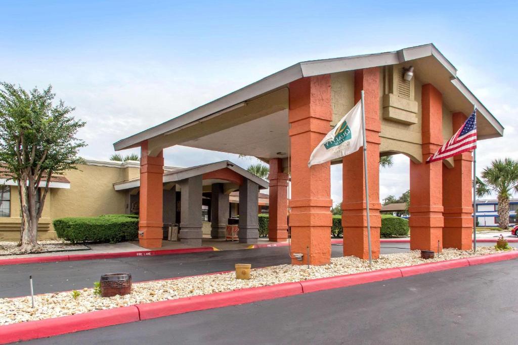Quality Inn & Suites I-35 near Frost Bank Center Image