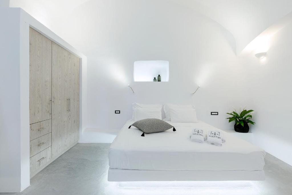 Alluvial Santorini Suites 8