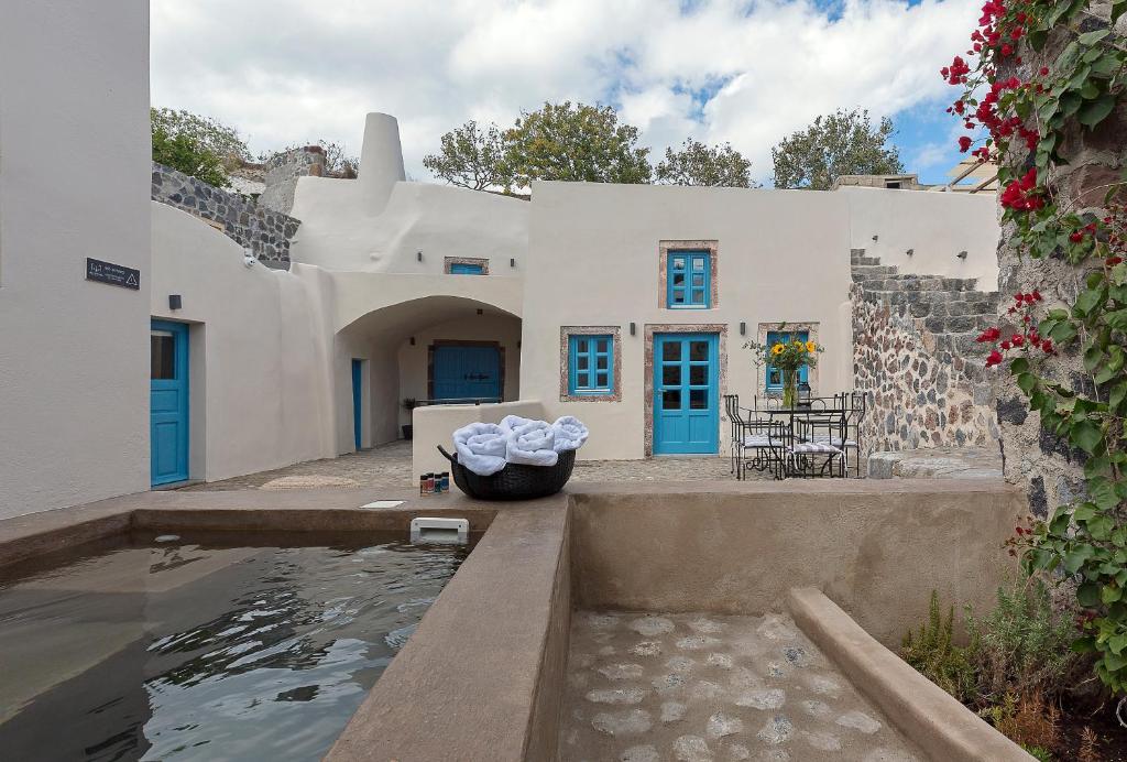 Alluvial Santorini Suites 5