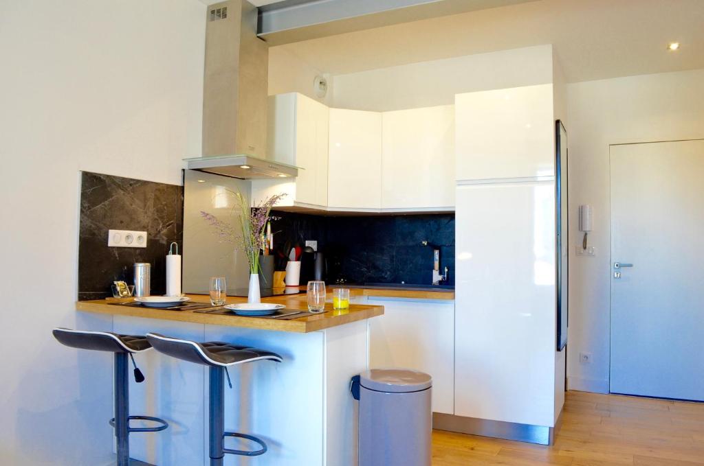 Studio Biarritz - rénové et moderne - au calme - centre ville - tout à pied 3