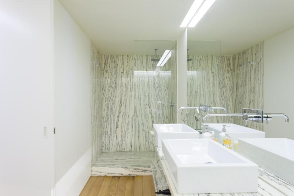 FLH Príncipe Real Apartment with Terrace and View 8