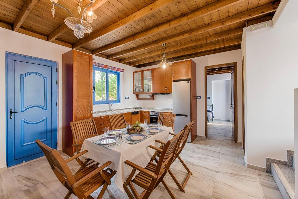 Lianas Garden House 5