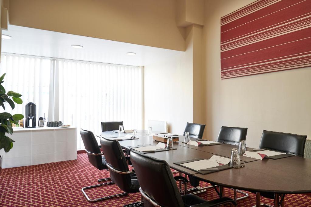 Antoinette Hotel Wimbledon Image