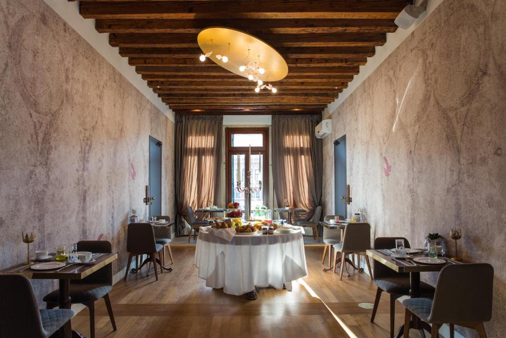 Riva del Vin BOUTIQUE HOTEL Image