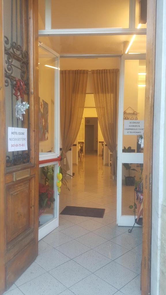 Hall ou réception de l'établissement Hotel Cilene