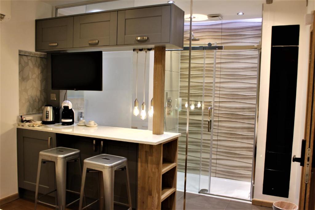 RIOSHOUSE Henley Image