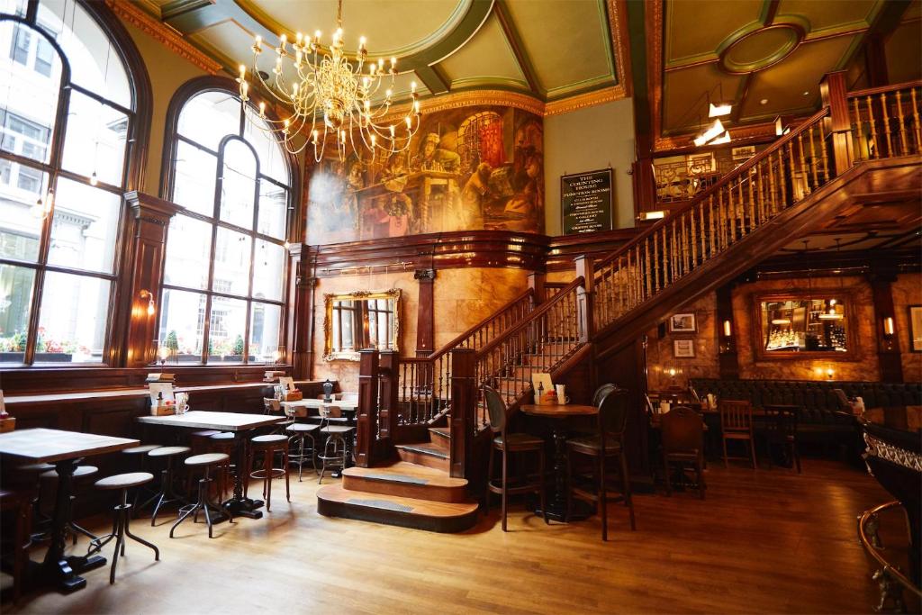 Counting House Image