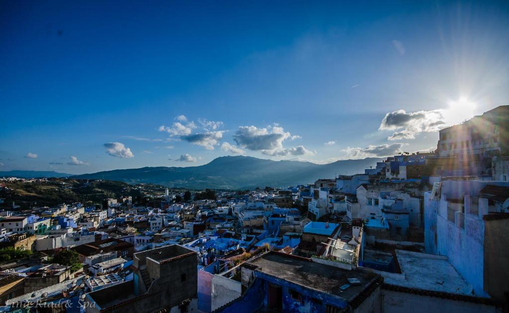 - une vue sur la ville bleue de Chefchaouen dans l'établissement Lina Ryad & Spa, à Chefchaouen 23 autres photos