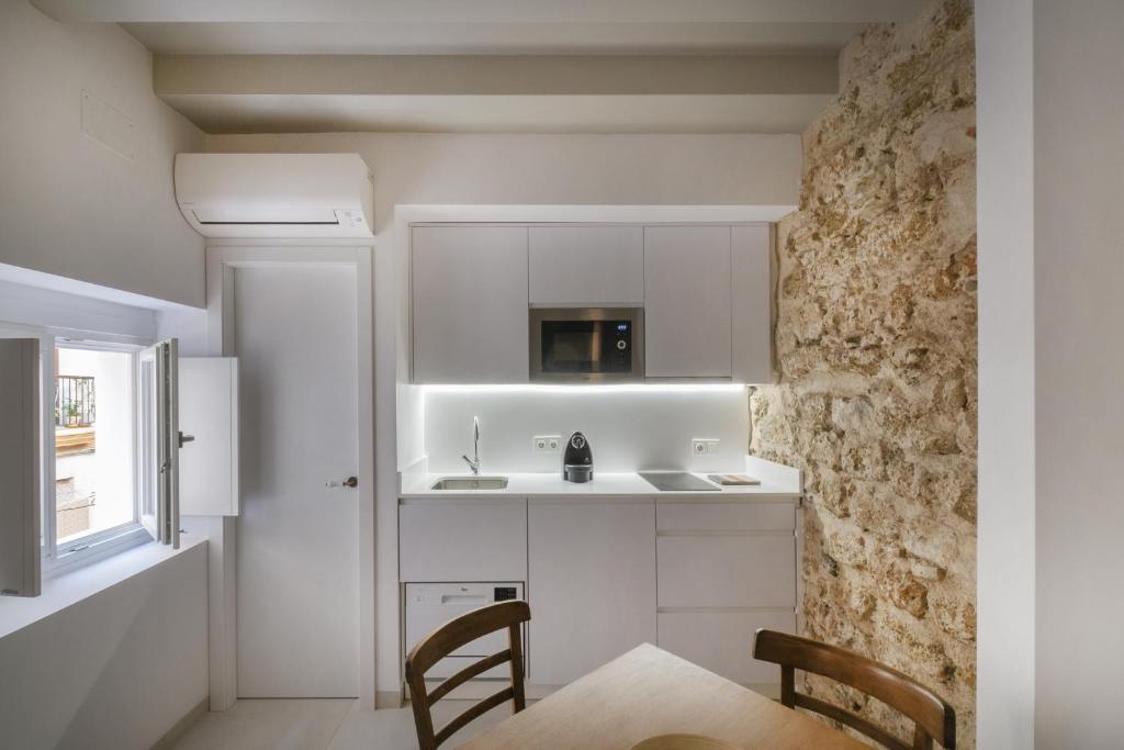 Casa La Muralla MEDIEVAL by Cadiz4Rentals 8