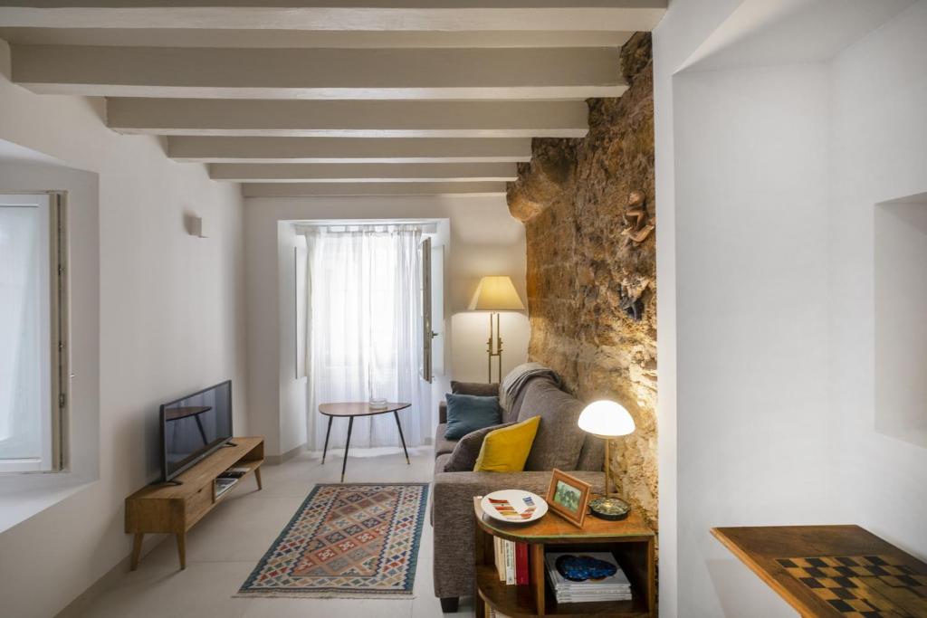 Casa La Muralla MEDIEVAL by Cadiz4Rentals 5