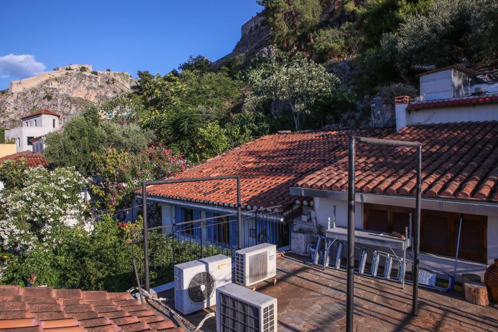 Under the Clock Tower (Greek Traditional 125m2 home) 5