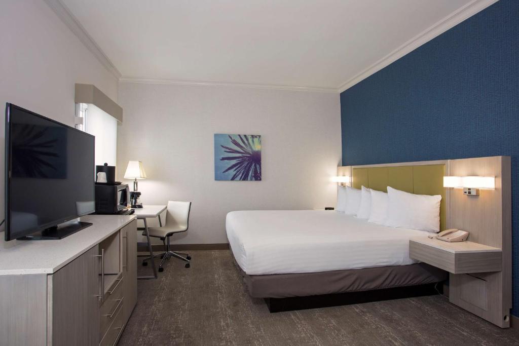 SureStay Hotel by Best Western Santa Monica Image