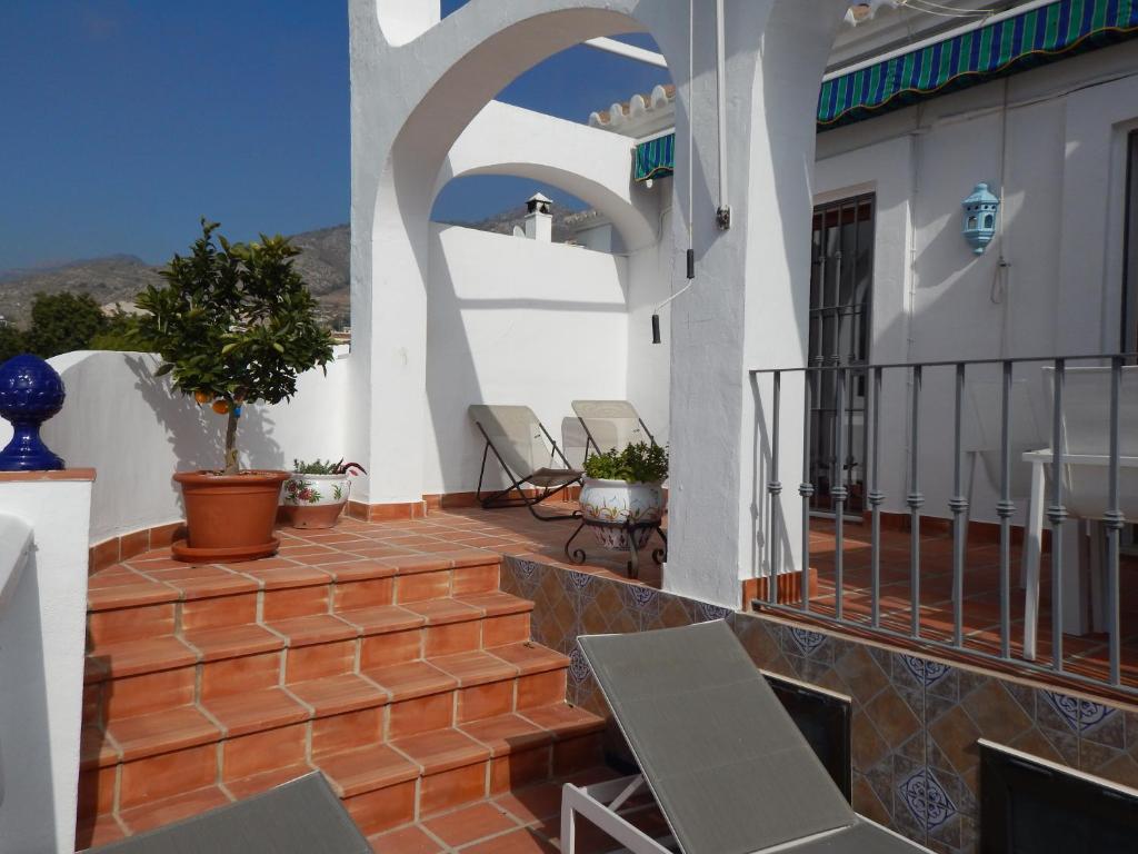 ADOSADO EN NERJA URB FLAMINGO 7