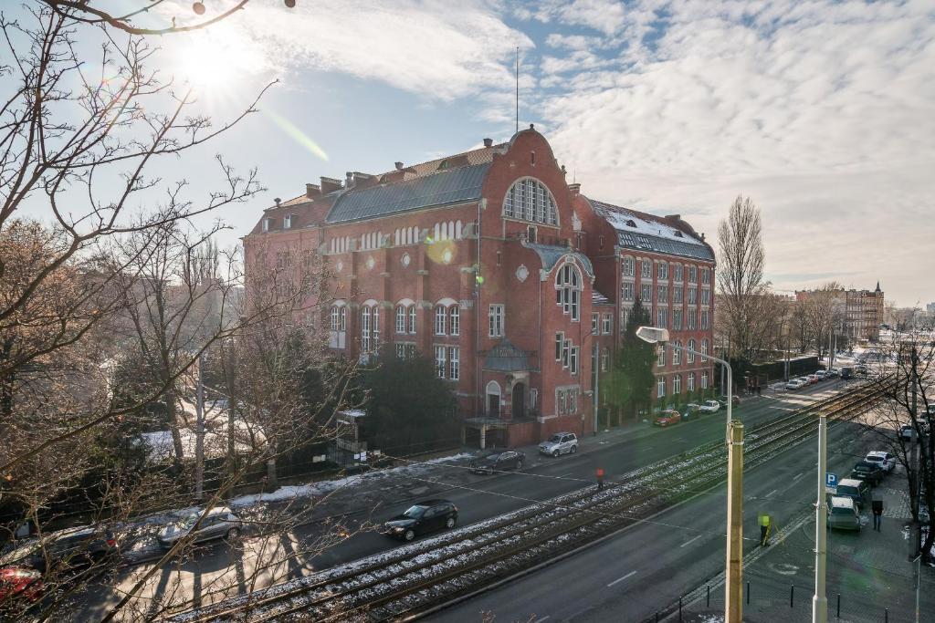 Botanic Gardens Apartment with FREE GARAGE Wrocław by Noclegi Renters 8