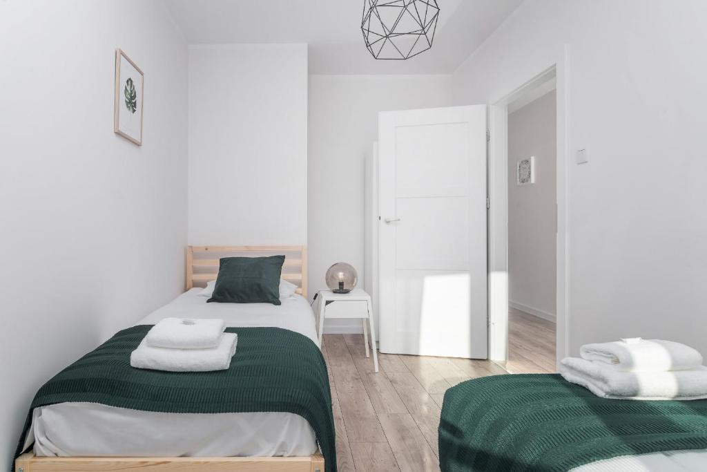Botanic Gardens Apartment with FREE GARAGE Wrocław by Noclegi Renters 4