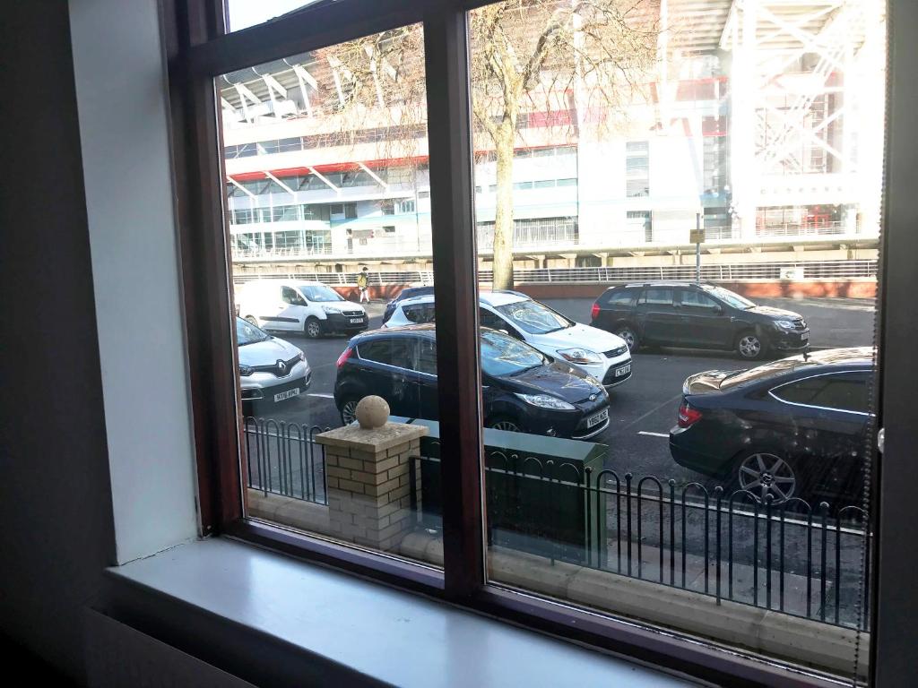 1 Fitzhamon Embankment APARTMENTS opposite Principality Stadium - LONG STAY OFFER 2