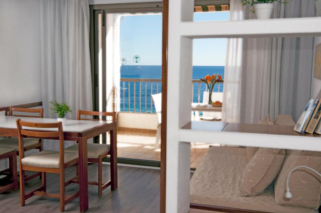 Apartamentos María Cristina Beach 4