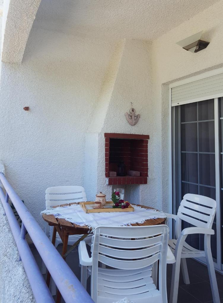 Cozy summer house by the beach 4