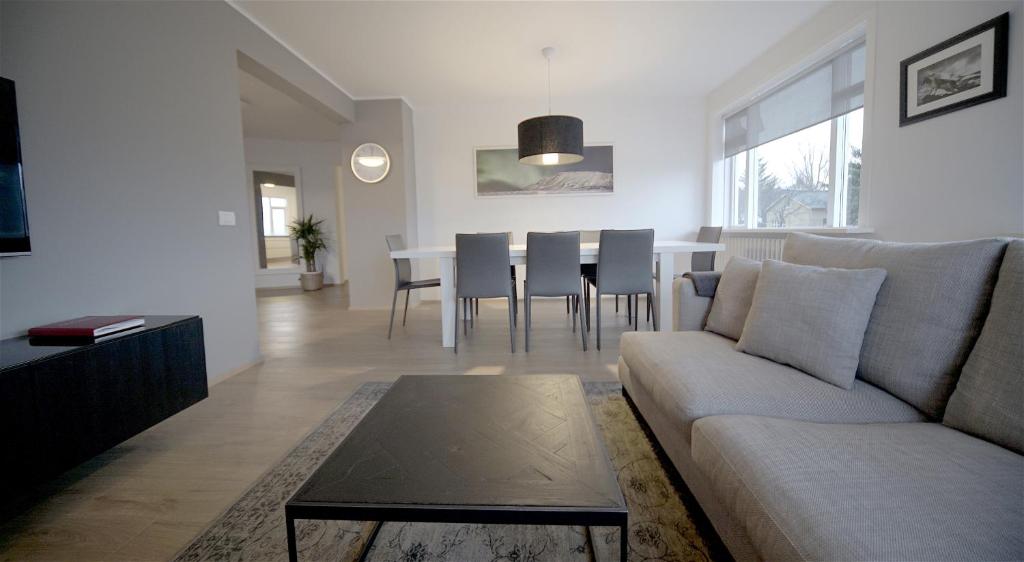 Om Apartments 5