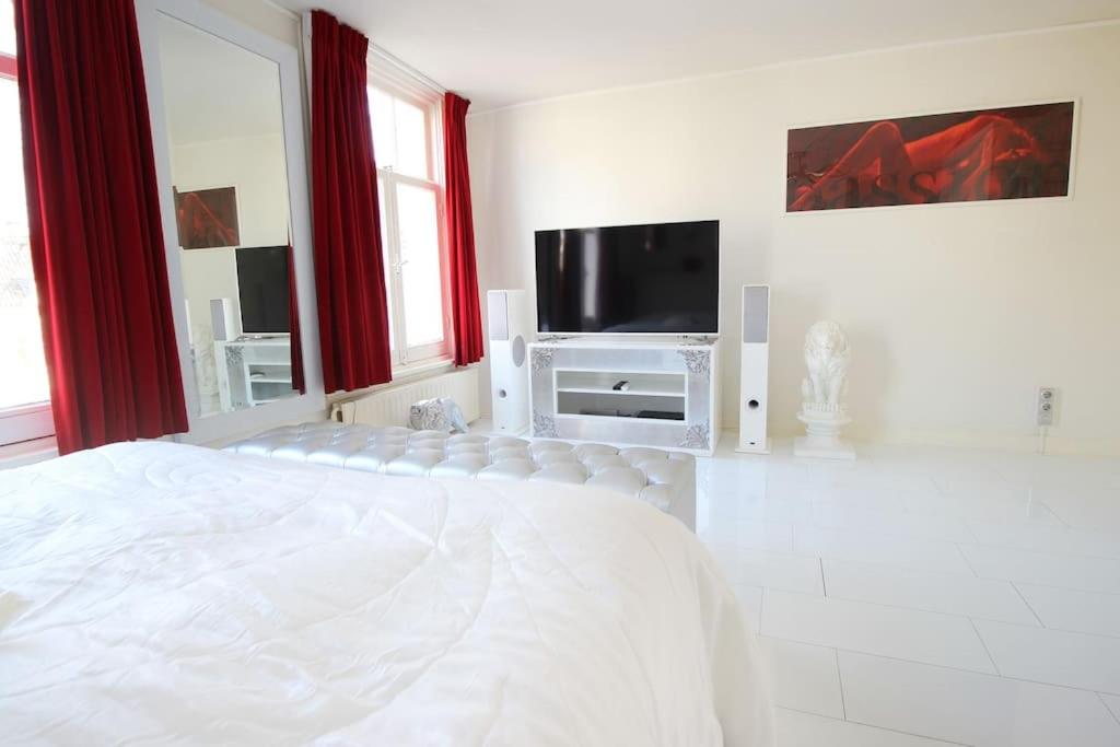 White Luxury Penthouse in City Centre 6