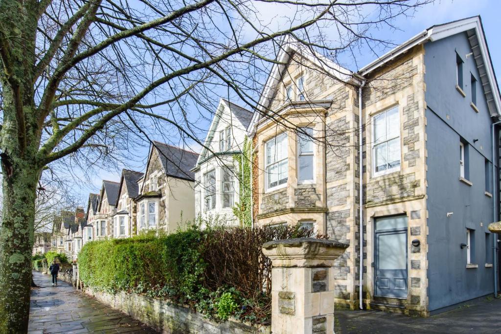 Oakfield Premier Apartments-High Speed WiFi-Smart SelfCheckIn-Central Cardiff Gem 5