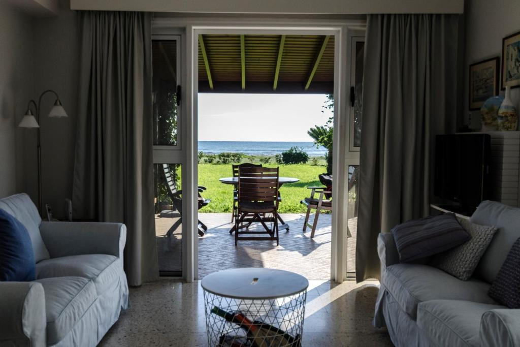 Blue Bay Beach House 3