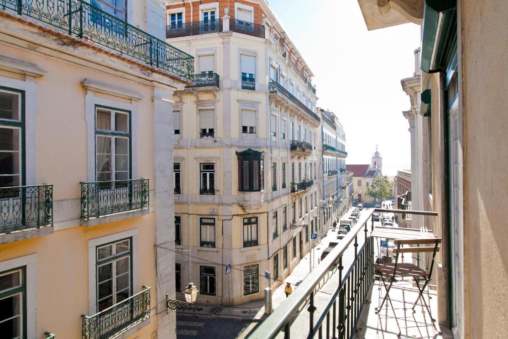 Chagas 17 by Central Hill Apartments 8