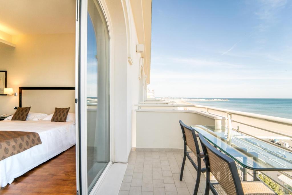 - une chambre avec vue sur l'océan dans l'établissement Terrazza Marconi Hotel&Spamarine, à Senigallia