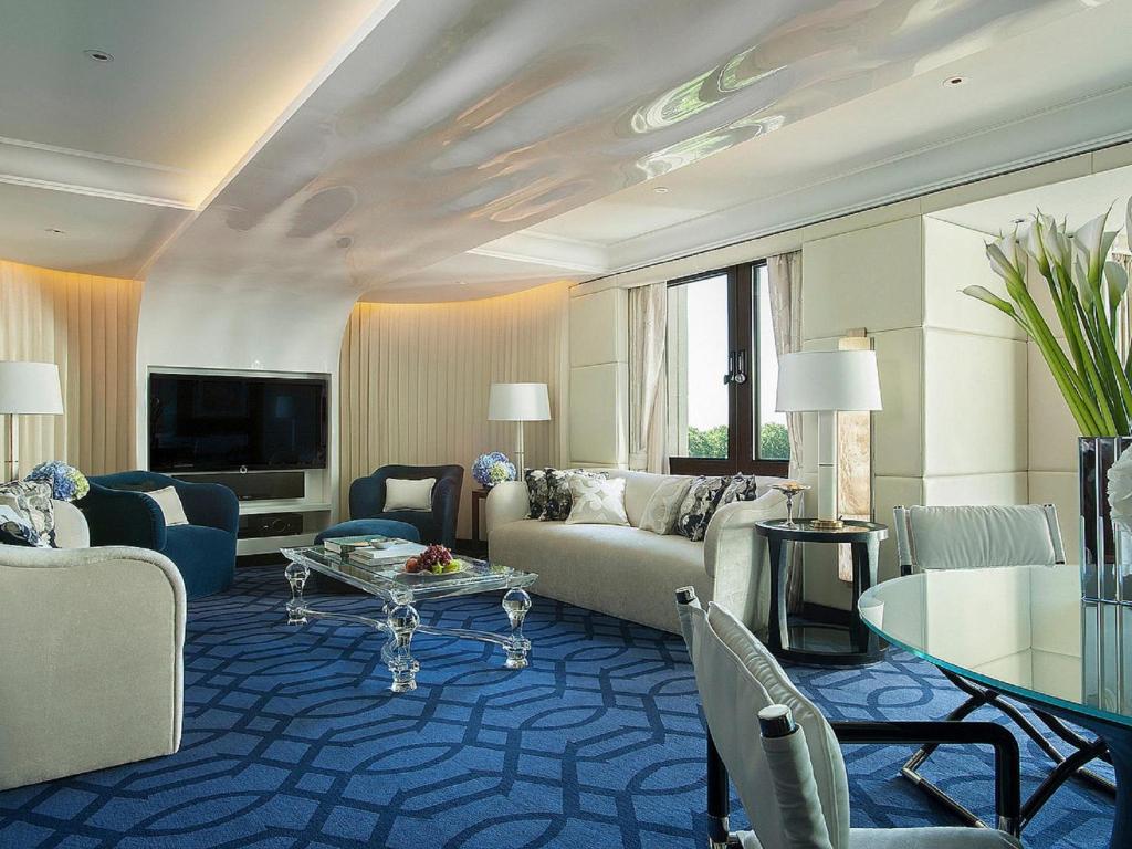 Four Seasons Hotel London at Park Lane Image