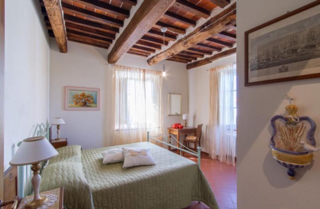 - une chambre avec un lit vert dans l'établissement Suite Agave, à Seravezza 23 autres photos