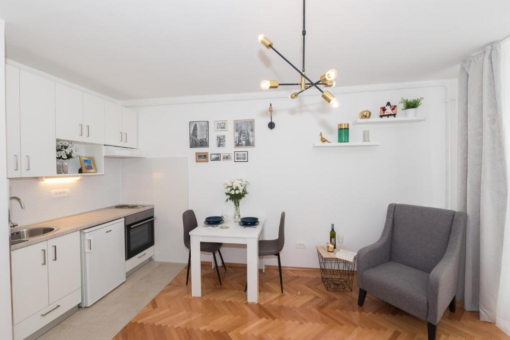Apartment Var 8