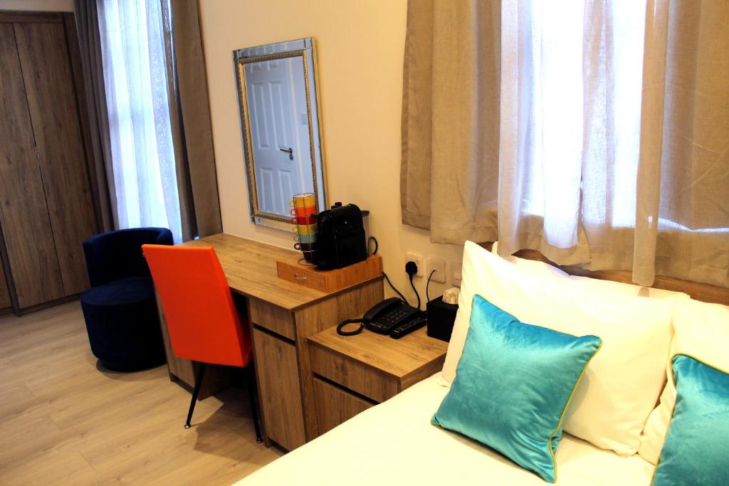 1 Craven Hill Gardens 5