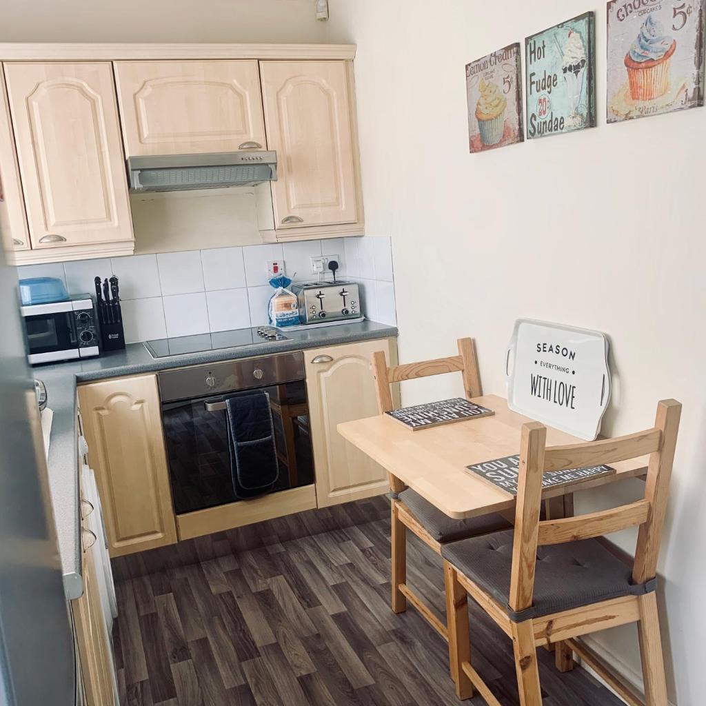 Be My Guest Liverpool - Ground Floor Apartment with Parking 4