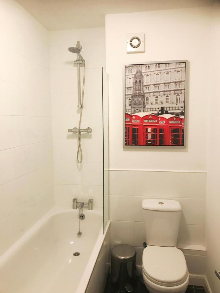 3 Fitzhamon Embankment APARTMENTS opposite Principality Stadium - LONG STAY OFFER 6