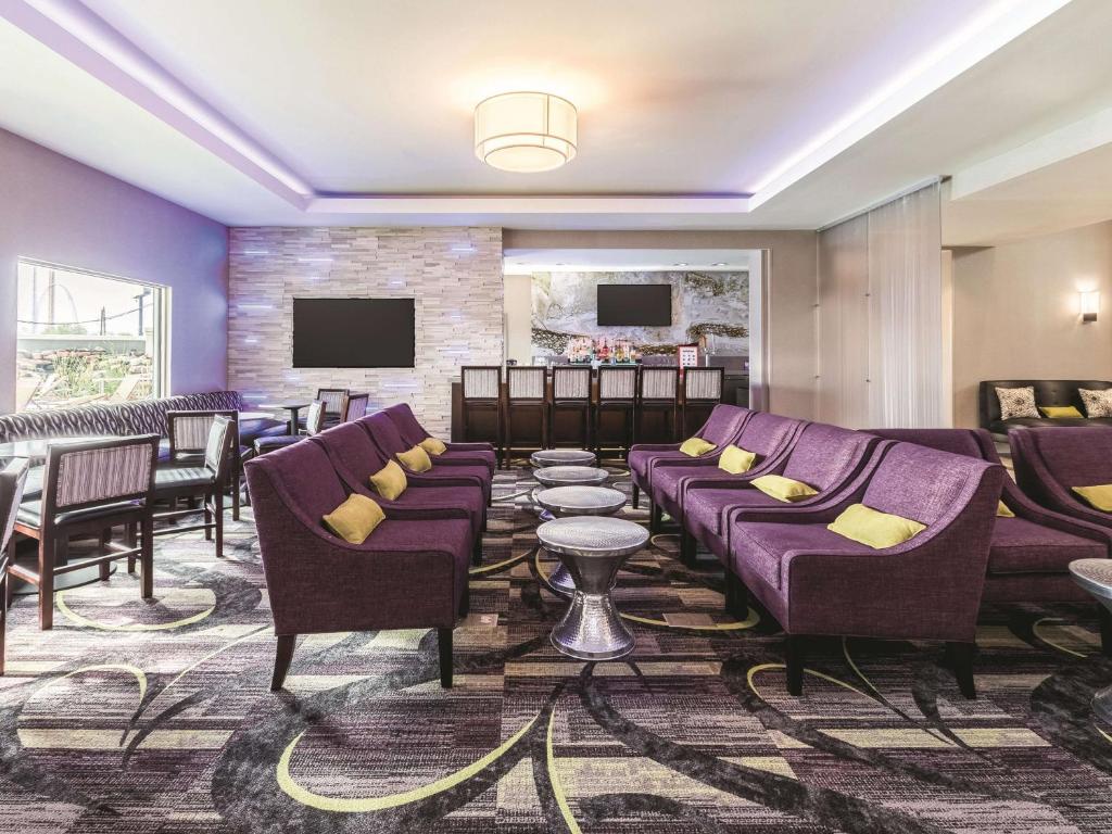 La Quinta by Wyndham Arlington North 6 Flags Dr Image