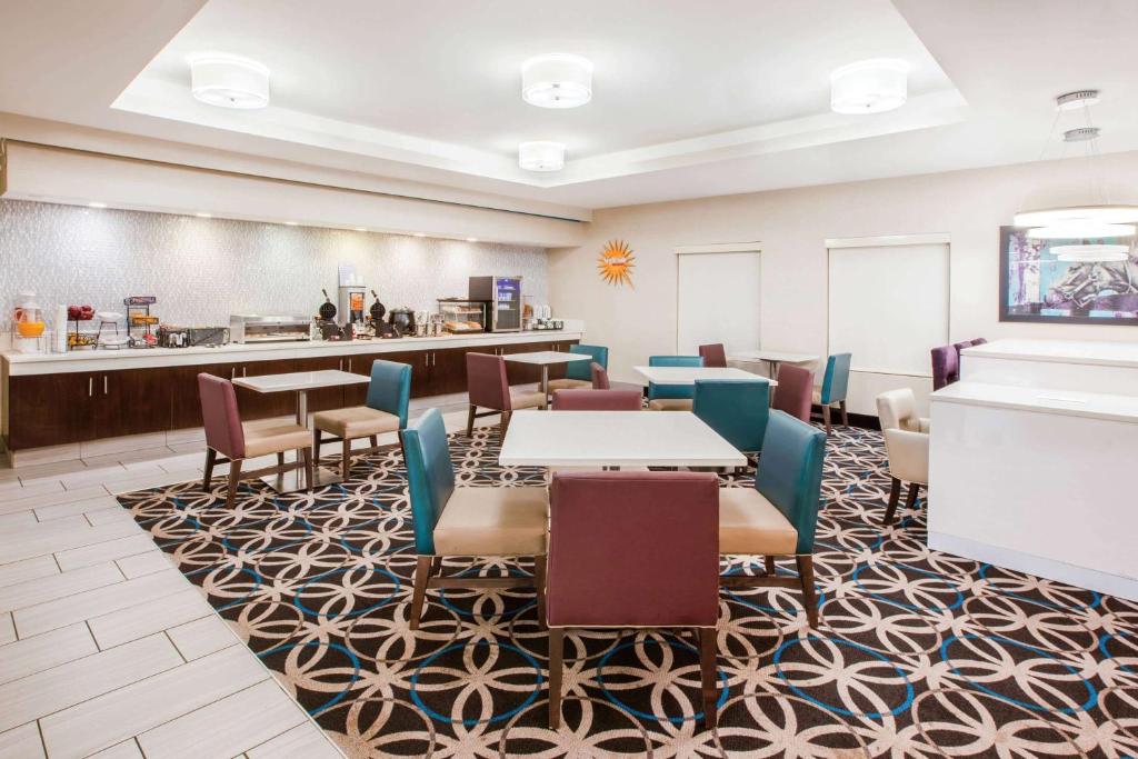 La Quinta by Wyndham Cincinnati Airport Florence Image